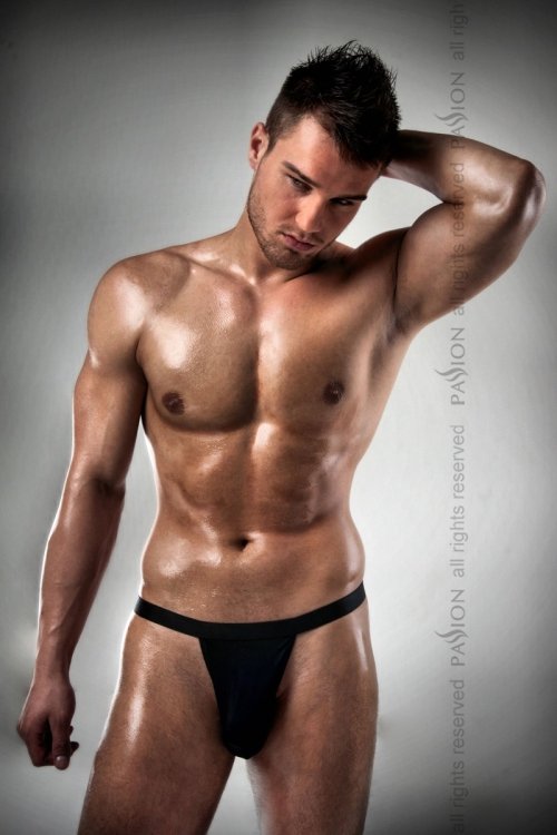Красивые мужские стринги Passion 005 THONG, черные